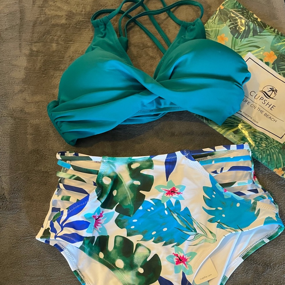 CUPSHE | NWT Tropical Twist-Front HighWaist Bikini